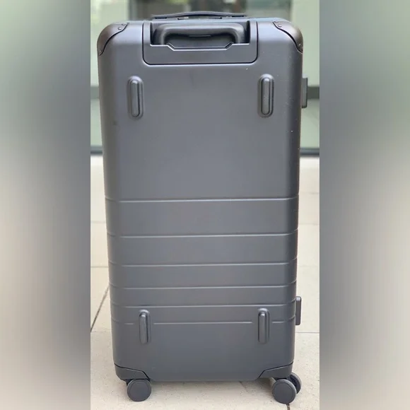 New Hybrid suitcase-trunk w/ telescopic handle, TSA locks & smooth wheel… - Picture 6 of 15